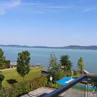 Platán Beach Apartman with lakeview, hótel í Balatonboglár