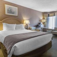 Flamingo Hotel，位于梅迪辛哈特梅迪辛哈特机场 - YXH附近的酒店