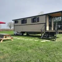 L'Insolite de Nathcy، فندق في Thiel-sur-Acolin