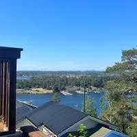 Moderne Leilighet med panorama utsikt check -In 24 h, hotel di Sandefjord