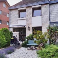 Spacious & comfortable guestrooms w private bathrooms near Koelnmesse & Lanxess Arena, free parking, highspeed WiFi, hotel v oblasti Ostheim, Kolín nad Rýnem