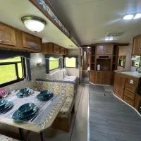 Salmon River RV camping، فندق في Mountain Grove