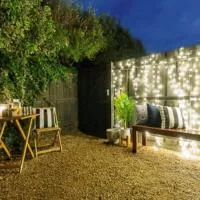 Quite, quaint & private guesthouse, sleeps 6, hotel v Melbourne