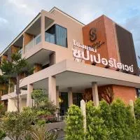 Super Highway Hotel, hotel a Tha Chang