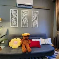 U8 TAMAN BUKIT JELUTONG, SECTION U8, 40150 SHAH ALAM Fully Air-Con Suite, hotel blizu letališča Letališče Sultan Abdul Aziz Shah - SZB, Shah Alam