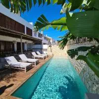 S´Estancia Suites, готель у місті Меркадаль