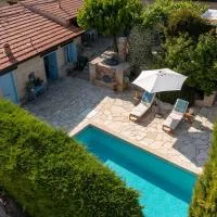 Villa Avgoustis – hotel w mieście Pachna