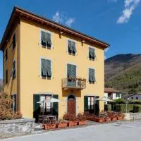Lucca Franco's Villa, hotel i Diecimo
