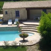 Goult (LUBERON) A 150 m de la piste cyclable Maison en campagne avec Gde piscine, hotell sihtkohas Goult