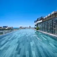 Golden Lotus Grand Da Nang - Panoramic Rooftop Bar & Daily Afternoon Tea, hotel v destinaci Danang