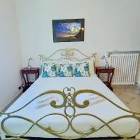 Varigotti Tropical Garden - full floor apartment, хотел в Вариготи