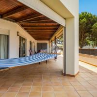 Wonderful Flat W/ Big Patio by LovelyStay, hotel v Lagos (Meia Praia)