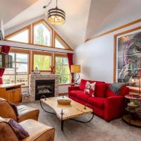 Stunning 2BR w Pool, Hot Tub Walk to everything!, hotel in Upper Village, Whistler