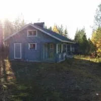 Kimppa-cabin / Дом в лесу у озера, hotel a Kolari