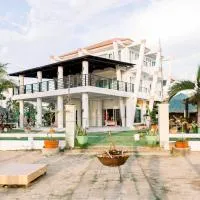 North Shores Inn, hotel en Currimao