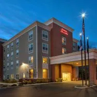 Hampton Inn & Suites Exeter, хотел в Ексетер