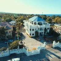 Little Savoy Guest House new, hotel di Runaway Bay