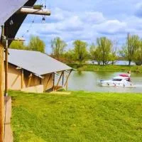 Camping de Boomgaard, Hotel in Maaseik