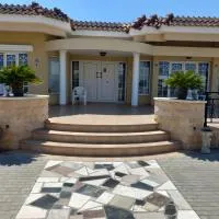 Vasilis House family room, hotel i Larnaca