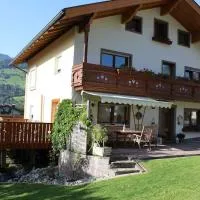 9 persons apartment Haus Jens, hotel i Niedernsill