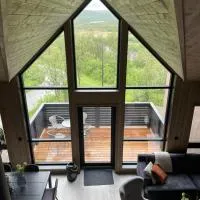 Skaidi Logde- 3 bedroom near salomon river and golf course, hotel i Hammerfest