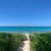 Beach'nBarefoot (Love Beach) - nestled on the beach, hotel near San Andros - SAQ, Orange Hill