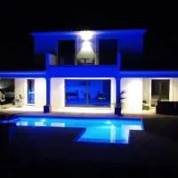 SUITE 20m2 DANS VILLA PISCINE JACUZZI, Hotel in Gattières