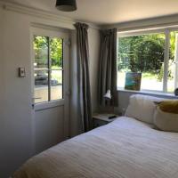Light airy comfy small double room with en-suite