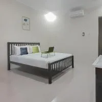 Urbanview Hotel MM Indramayu by RedDoorz, מלון בIndramayu