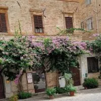 ATTICO SULLA BOUGANVILLE (Albergo diffuso), hotel v destinaci Corinaldo
