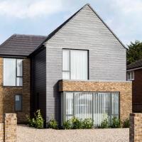 Stylish new home with parking - king beds garden