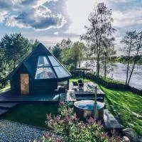 Osada Poli - Domek Panoramiczny nad Narwią z Prywatną Balią i Hydromasażem, hôtel à Łachy