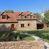 Gîte confortable avec animaux, jardin et wifi inclus, cadre paisible en Normandie - FR-1-497-6, hotel u gradu Céaucé
