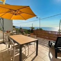 Marina di Andrano - Alisso, casa vista mare con parcheggio privato e wifi, отель в городе Андрано