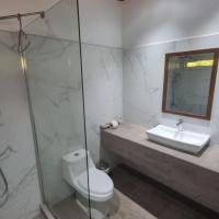 Hotel MarBrissa, hotel poblíž Letiště Puerto Barrios - PBR, Puerto Barrios