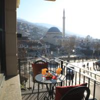 Monarch Hotel, hotelli kohteessa Prizren