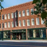 Hotel Florence, Tapestry Collection by Hilton、フローレンスにあるFlorence Regional Airport - FLOの周辺ホテル