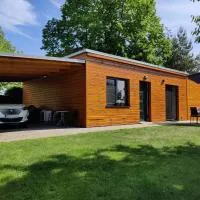 야로메르시에 위치한 호텔 Apartman pod lipou - samostatny objekt - carport