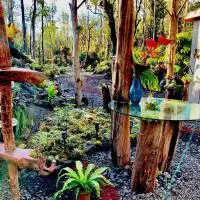 Exotic Garden cottage at amazing volcano fissure, מלון בMountain View