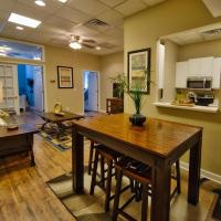 Turner's loft / sleeps 4 in the heart of the town, hotel di Wilmington Historic Downtown, Wilmington