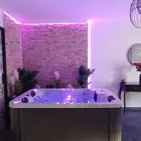 Évasion romantique avec jacuzzi intérieur: Rosières-près-Troyes şehrinde bir otel