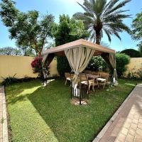 Lux BnB Springs Villa Private Garden, hotel in Emirates Hills, Dubai