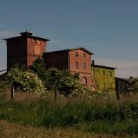 ŻAR - Gorzelnia w Żarnowcu, hotel v destinaci Żarnowiec