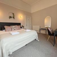 3 Sheets To The Wind, Boutique Holiday Apartment in Torquay