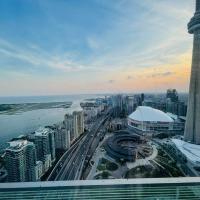 Comfort Opulence Suites 3 Bedroom Suite with Panoramic CN Tower Lake View, hotel in Downtown Toronto, Toronto