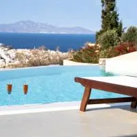 DIPOLIS luxury apartments Syros, отель в городе Episkopíon