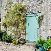 The Long House، فندق في Flax Bourton