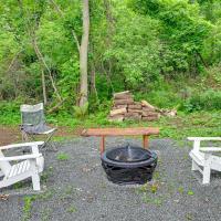 Cozy Holcombe Home with Fire Pit Near Trails!