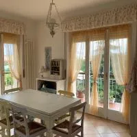 Casa Viola vicino al mare by SMART-HOME, hotel v destinaci Vallecrosia