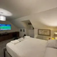 MODERN 4 BEDROOM HOUSE WITH GARDEN & PARKING, hotel u gradu Swanscombe